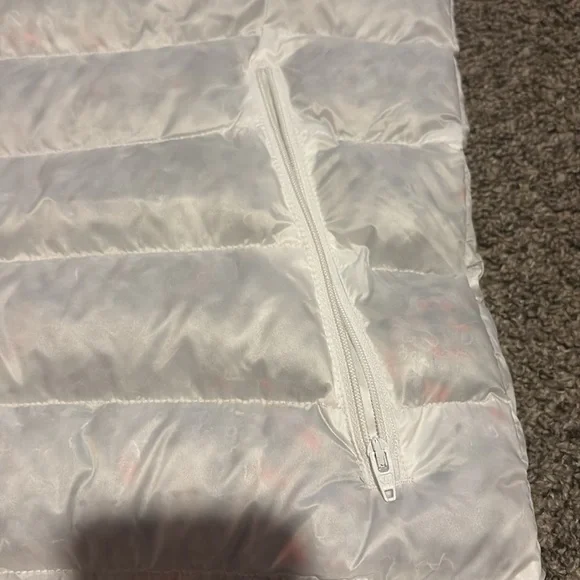 COPY - Adidas Originals Essentials Puffer Vest - Picture 2 of 5